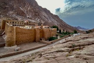 Εικόνα από το World Heritage Watch με τη Μονή της Αγίας Αικατερίνης